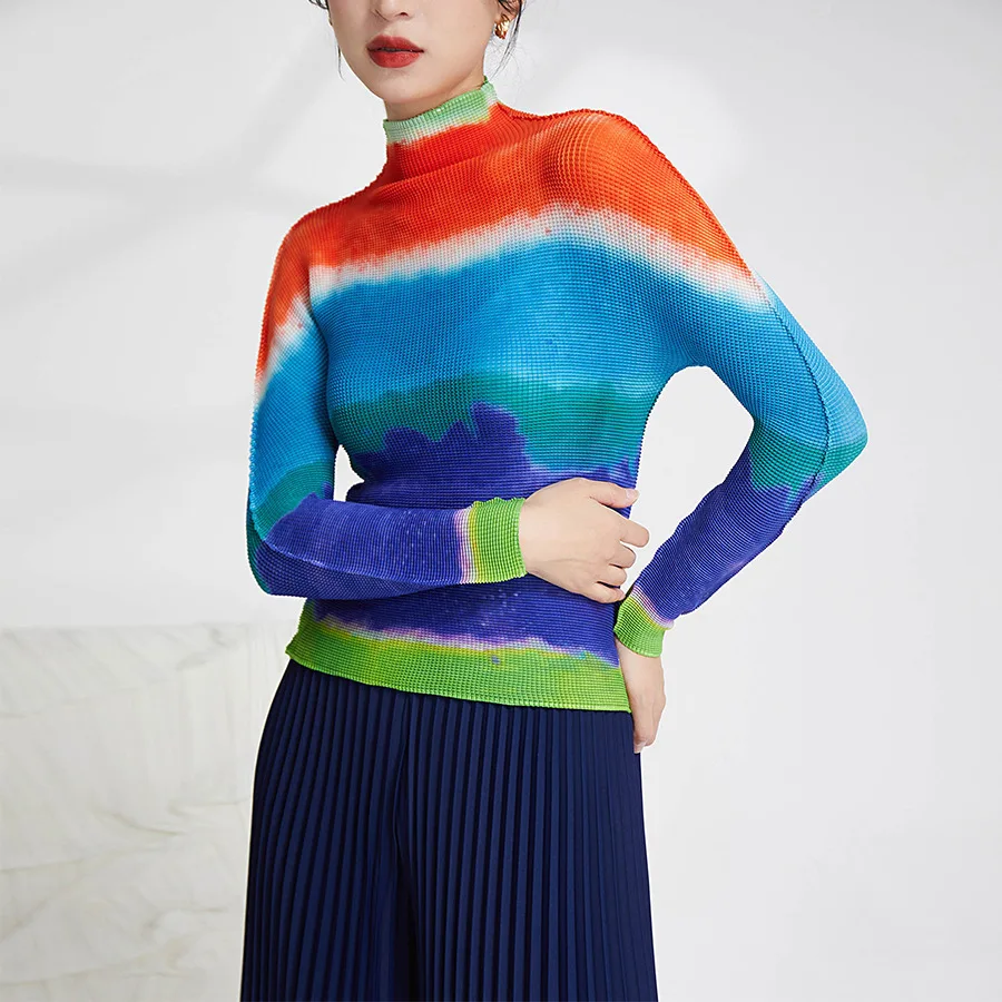 

Women Stand Up Collar Base Shirt with Pleated Retro Geometric Pattern Design Loose Elastic Slim Fit Design Female T-shirt