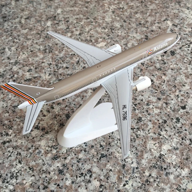 1:500 B777-200 Model Asiana HL7596 Air Airlines With Landing Gears Alloy Aircraft Plane Collectible Display Model Collection