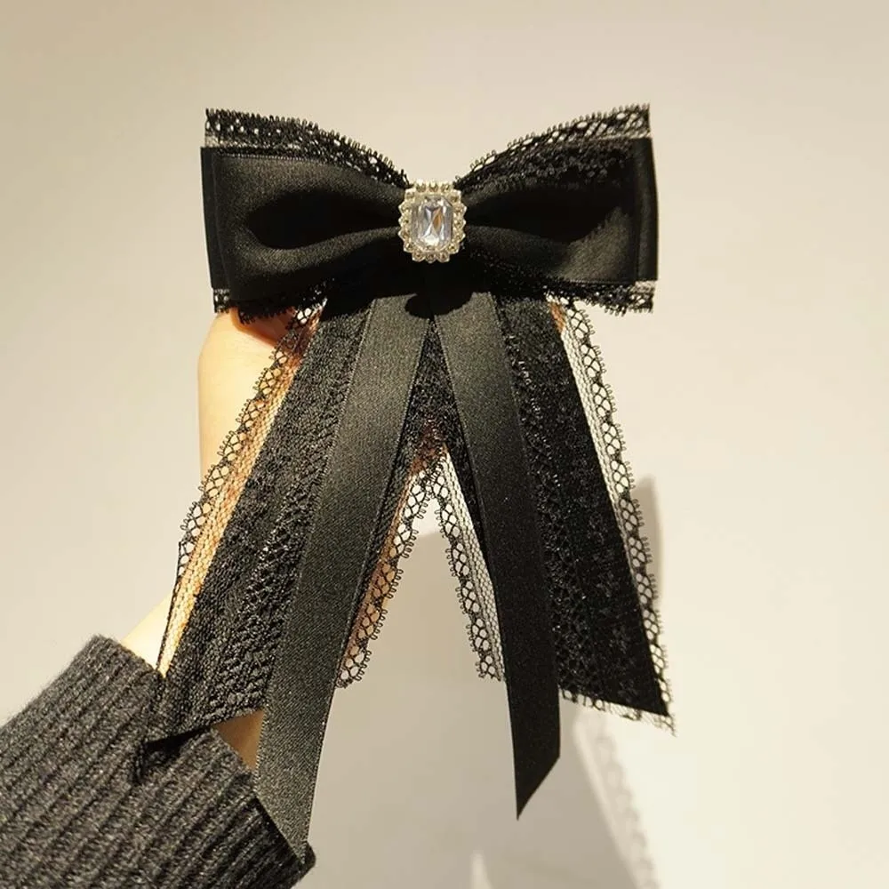 Cravate en dentelle perlée à la main avec strass et perles, à pompons noirs, style académique géométrique, pour femme