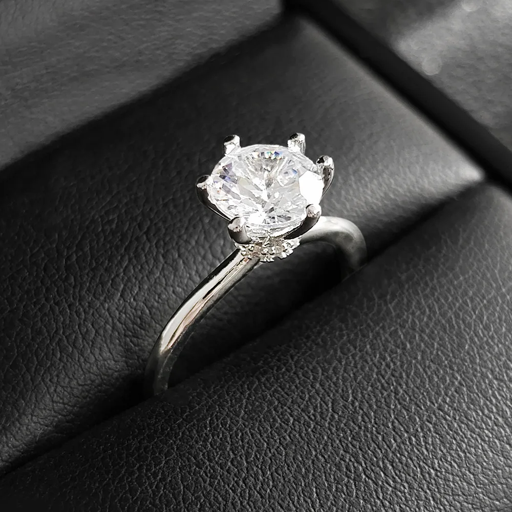 Hot Sale Silver Color Rings Inlaid Big Moissanite Rings for Women Wedding Jewelry Latest Popular 1 Carats Finger Rings for Gift