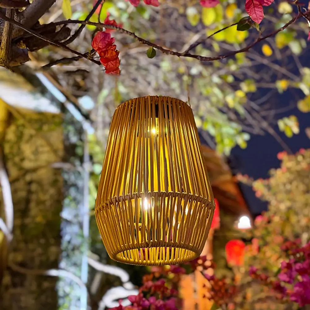

Woven Solar Lantern Rustic Solar Lamp with Handle Auto On/Off Solar Powered Outdoor Hanging Light for Farmhouse Garden Patio Yar