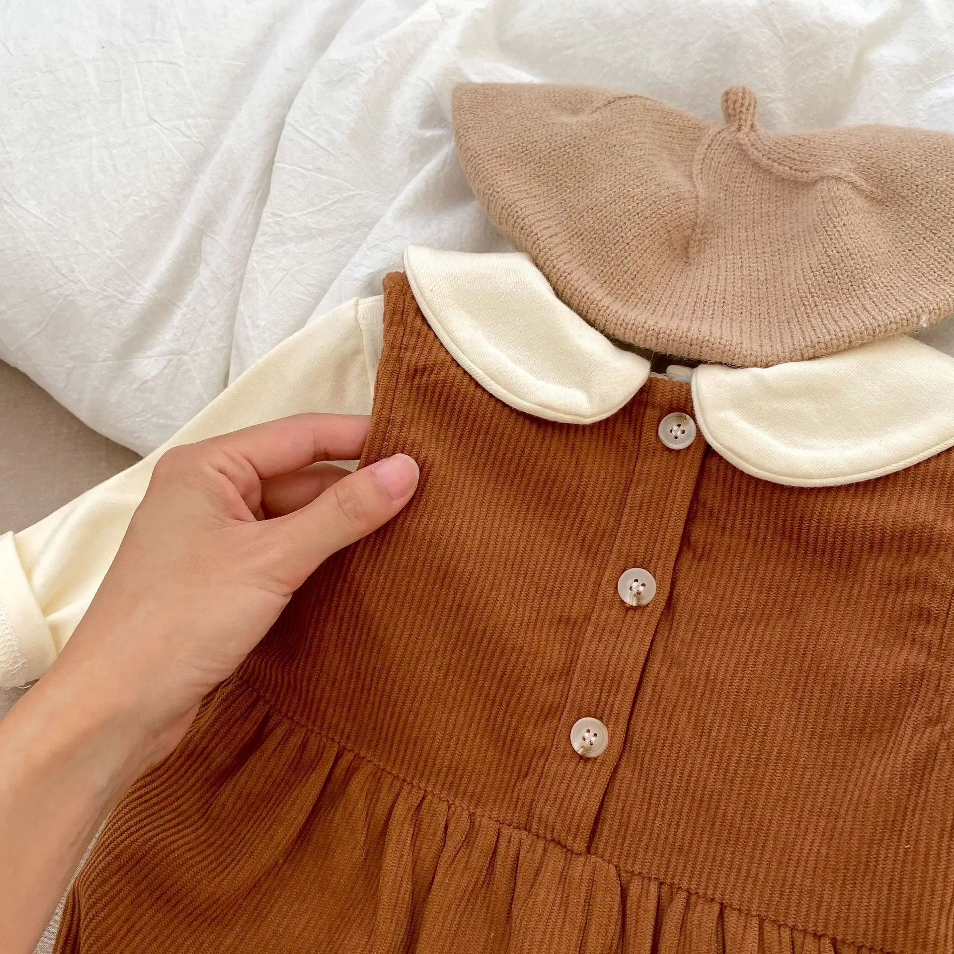 Baby Romper Girls Autumn Clothes Sweet Cute Simple Corduroy Embroidered Suspenders Fashionable Sleeveless Triangle Jumpsuit