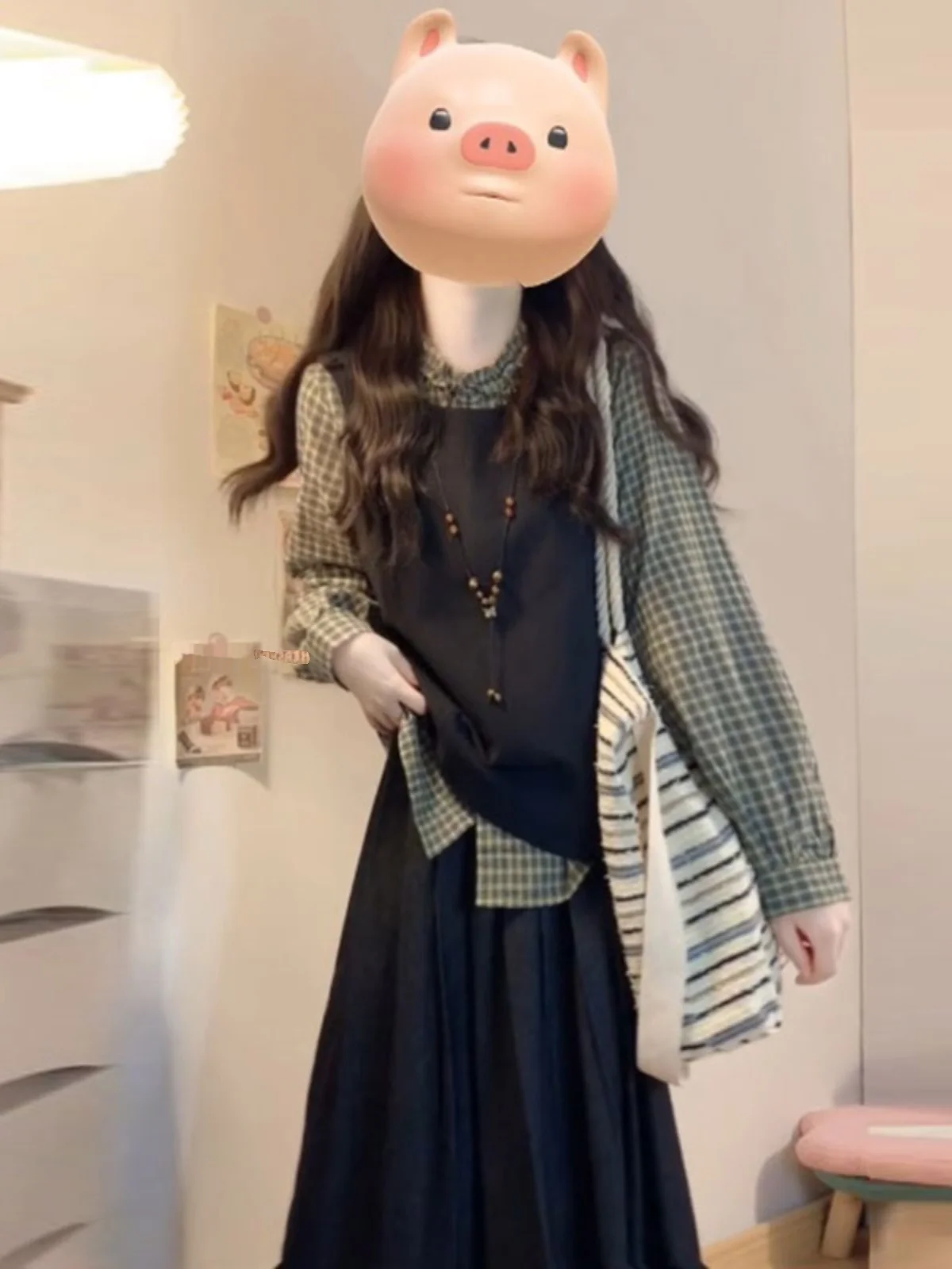 

Весенний модный комплект в корейском стиле: рубашка, жилет и юбка. Элегантный, стильный, универсальный комплект из трех предметов: хлопковая рубашка с длинным рукавом, жилет и юбка с круглым вырезом.