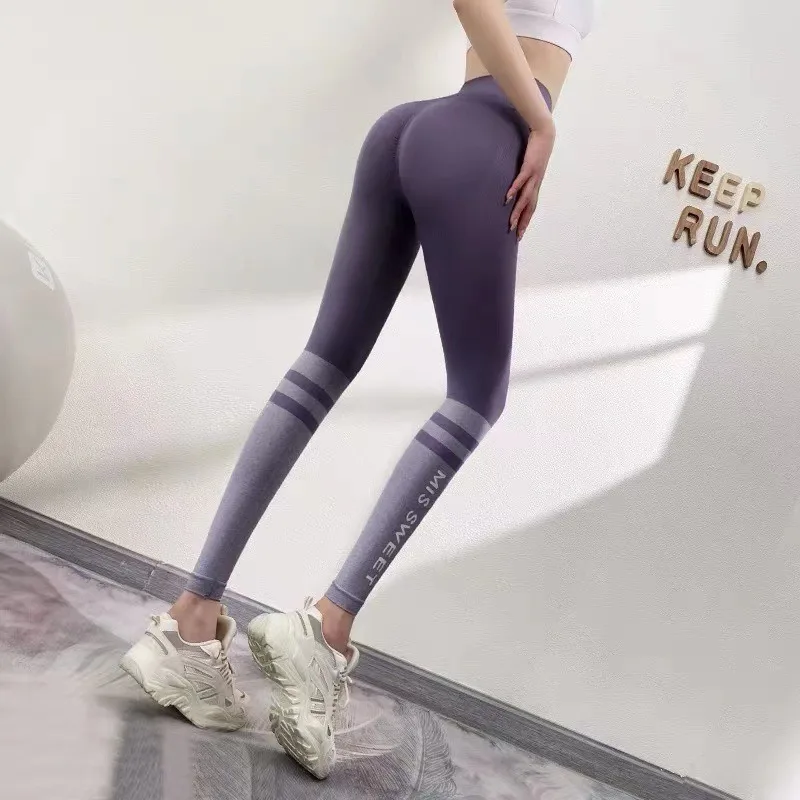 Leggings de cintura alta listrada sem costura para mulheres, elásticas, hip lifting, ioga fitness calças, ginásio moda treino, slim, carta