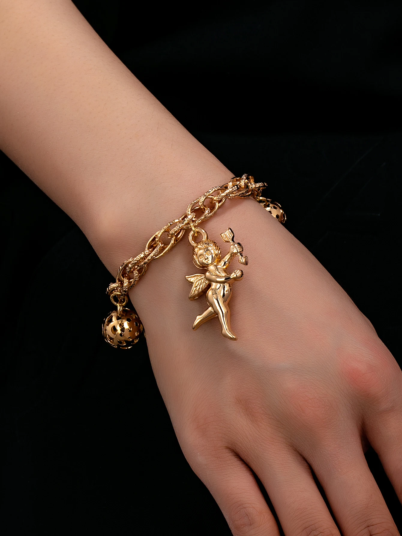 A Vintage-Style Romantic and Luxurious Women's Bracelet with a Multi-Element Pendant Design Featuring Thick Chain, Cupid, Heart, Moon, and Hollow Ball, Suitable for Valentine's Day, Dates, Girls' Gatherings, Spring Outings, and Everyday Wear