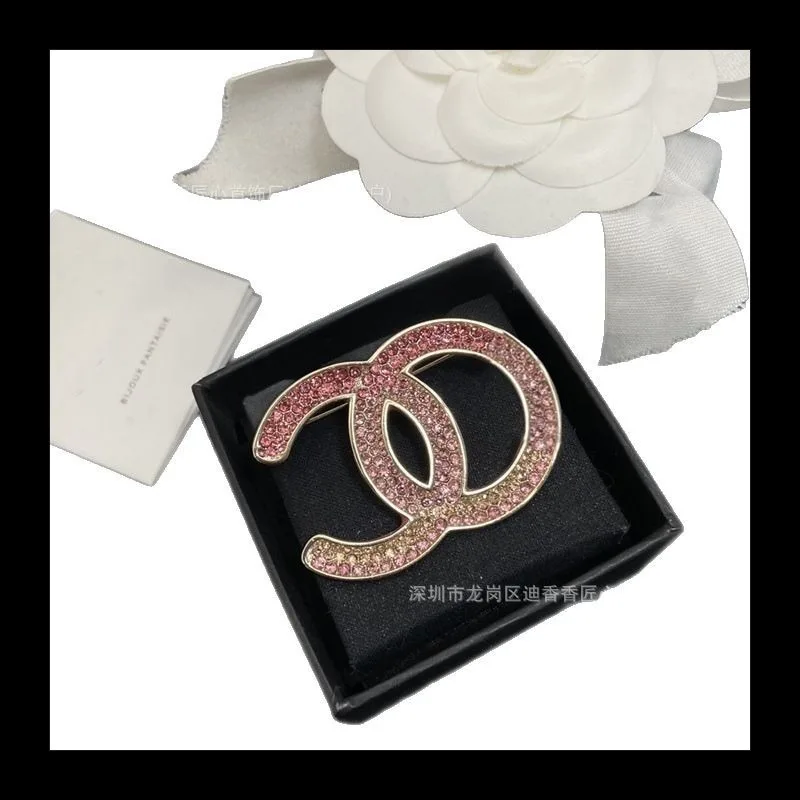 جودة عالية لقطة حقيقية زوج نسخة مزدوجة التغيير التدريجي الوردي بروش الإناث الوردي الماس المينا دبوس الإناث الزخرفية