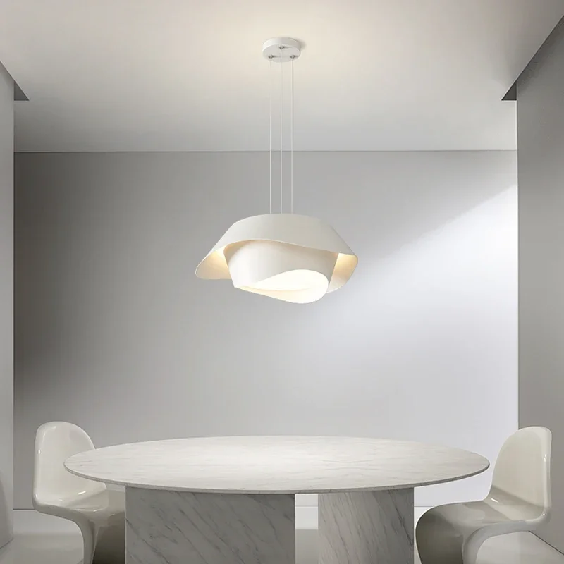 Plafonnier au design nordique créatif moderne et simple, luminaire décoratif d'intérieur, idéal pour une chambre à coucher, un restaurant ou une chambre à coucher