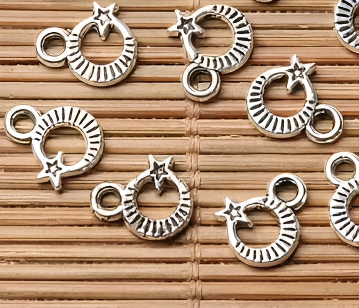 

80pcs 8mm, hole 1.7mm Alloy matel tibetan silver 2sided pendants HWEF3544