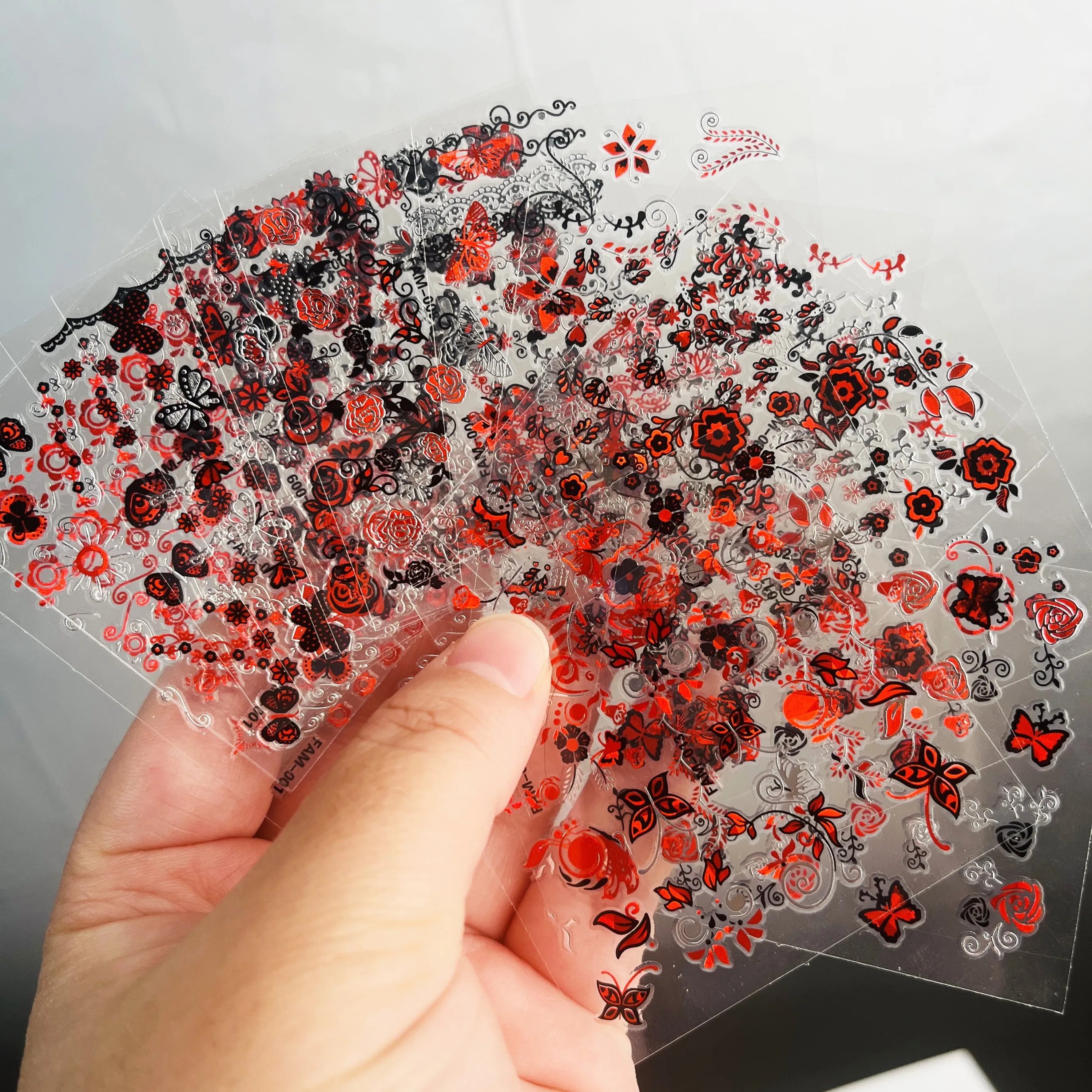 30 pçs brozing vermelho/azul borboleta arte do prego adesivos 5*5*6cm ouro/prata dia dos namorados borboleta decalque metal vermelho borboleta slider