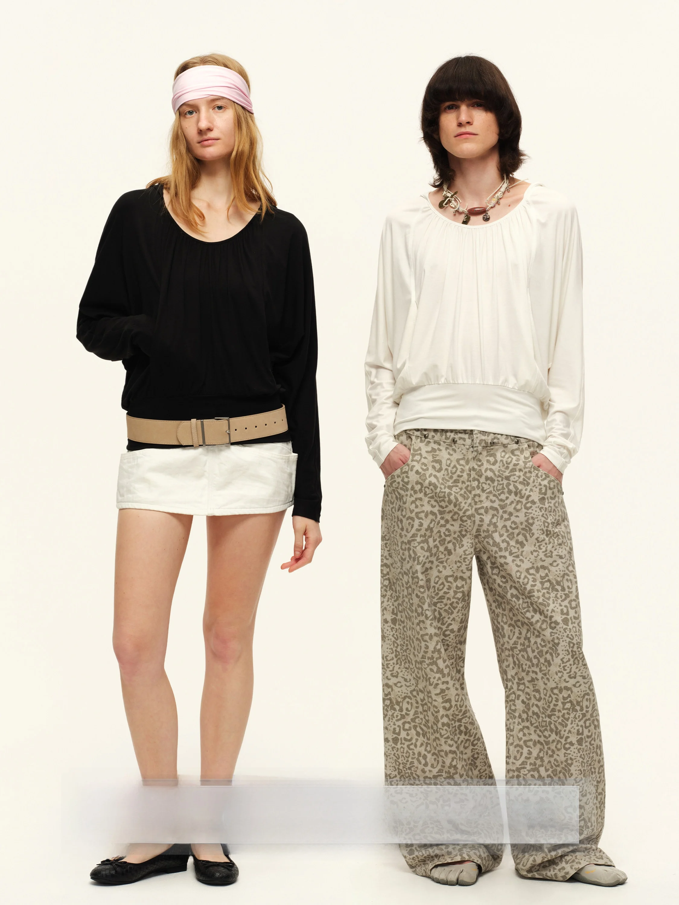 

Женская свободная футболка Escape Chi Gang West с длинным рукавом и U-образным вырезом, с дизайнерской отделкой, весна-осень, повседневная, с мелкими складками