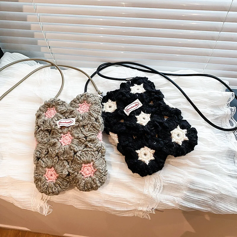 

Autumn Winter Fashion Handmade Crochet Yarn Crossbody Bag Niche Knitted Bag Ins Personalized Mobile Phone Bag
