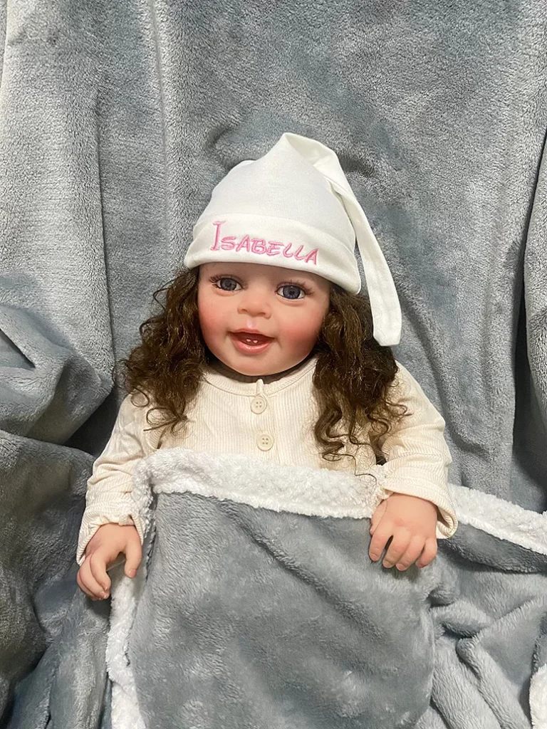 Personalisierte Babymütze, geknotete Babymütze, bestickter Name, Bio-Baumwolle, Säuglingsmütze für Neugeborene, Duschgeschenke, 0–4 Monate – Detail 7