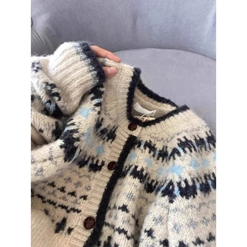 

YIBASHU Autumn Winter Retro 90s Christmas Contrast Crewneck Jacquard Pattern Ladies Sweater Korean Knitted Button Cardigan Coat