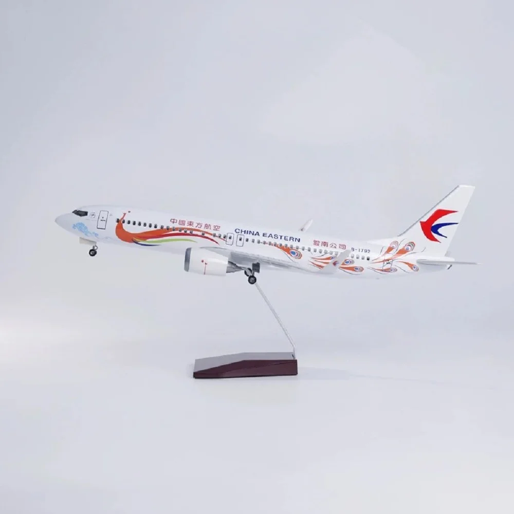 

Aircraft Diecast Airplane 47cm B737-800 China Eastern Airlines Yunnan Peacock Sound-Activated Light With Wheels Collectible Toy