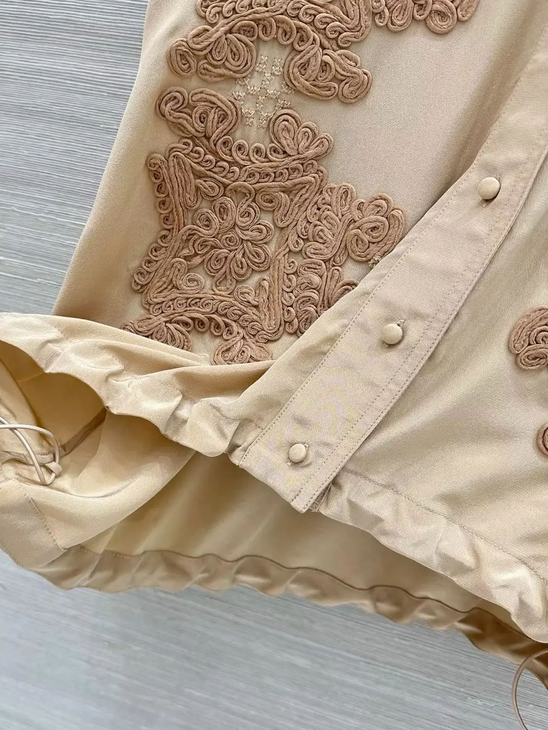 2026 Women Drawstring Waist Shirt 3D Embroidery Turn-down Collar Long Sleeve Single Breasted Loose Fashion 100% Silk Blouse Coat