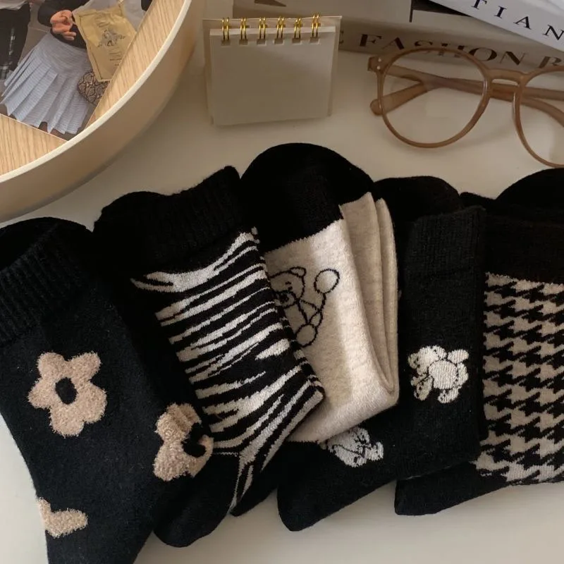 5 Pairs 1 Lot Women's Autumn Winter Black Flower Vintage Thousand Bird Plaid Middle Tube Cute Bear Pile Harajuku Cotton Socks