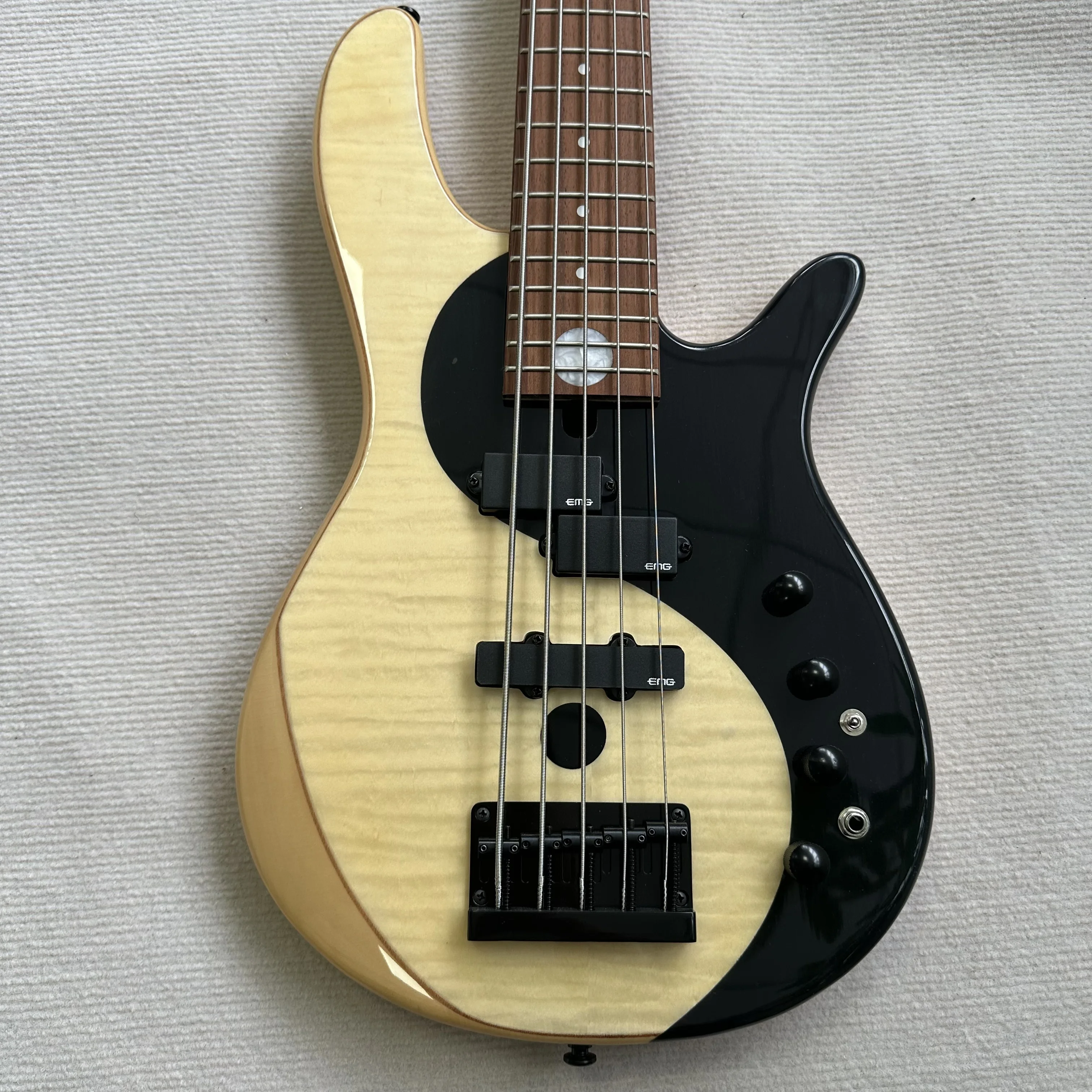 US Warehouse 5 String Yin-Yang Style Electric Bass Guitar Natural Flame Maple Split Body Active Pickups Rosewood Fretboard Modern Bass for Rock Funk Metal - view 5
