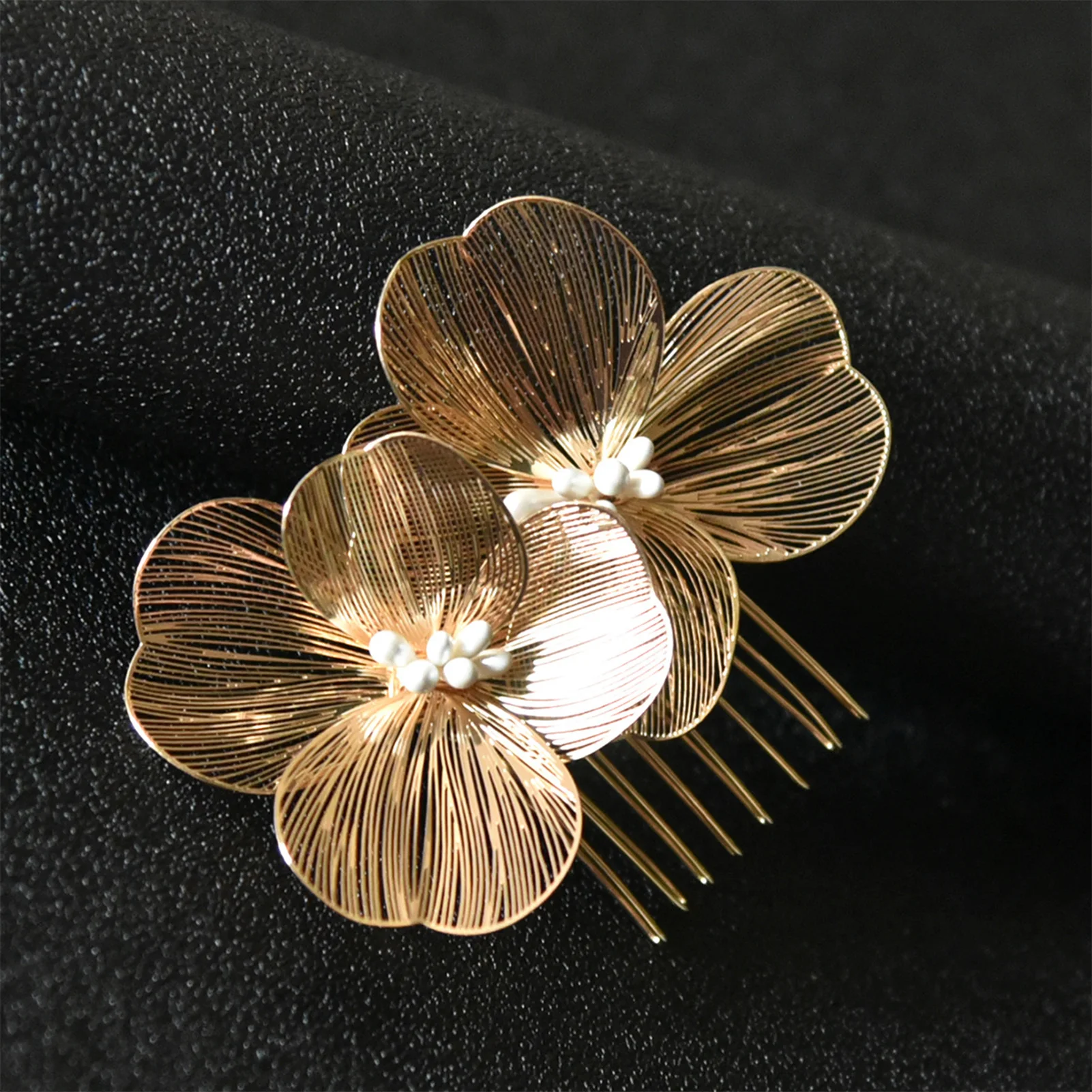 Elegant Wedding Hair Combs Bride Hair Jewelry Gold Color Alloy Leaves Hairpins Side Clips Flower Crown for Bridal Hair Accessory