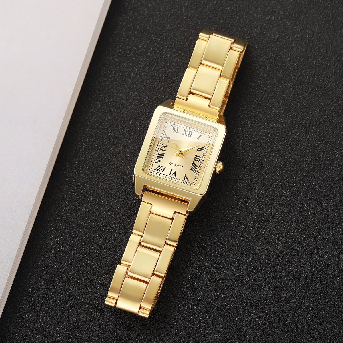 1Pcs Women's Gift Watch Fashion Casual Square Roman Scale Dial Trendy Temperament Quartz Watch ( Box Not Included)