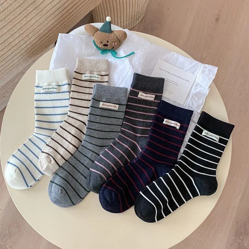 

Шерстяные носки женские осенние и зимние теплые корейские тканевые эластичные длинные носки японские полосатые средние носки в стиле Харадзюку в стиле ретро