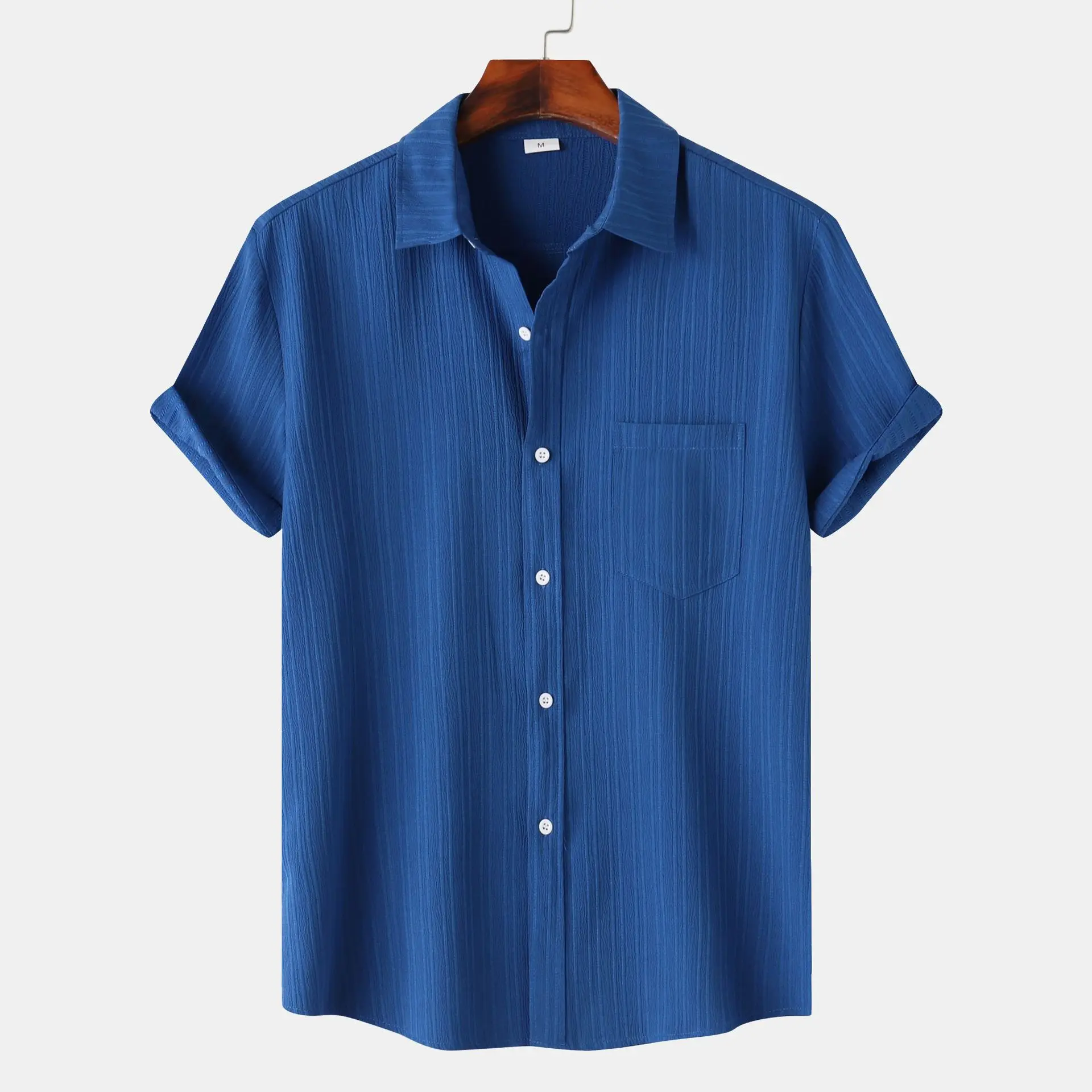 The short-sleeved shirt is new in summer, and it is worn out as a temperamental man