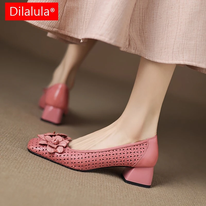 

Dilalula 2025 вечерние туфли-лодочки из натуральной коровьей кожи, женские туфли-лодочки с квадратным носком и цветочным украшением, женские модельные туфли, женские туфли для свиданий