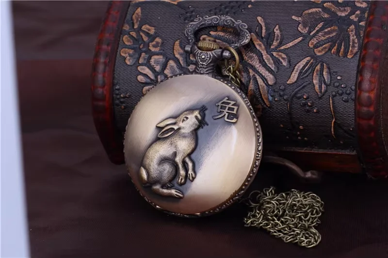 

0 Rabbit Zodiac Embossed Pocket Watch Retro Chinese Bronze Design Casual Men Women Quartz Chain Unique