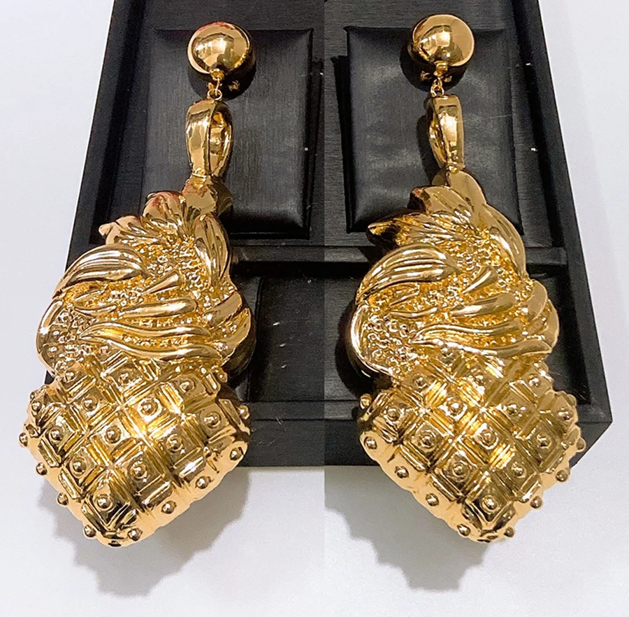 

Trendy Gold Plated Pineapple Statement Dangle Earrings Exaggerated Tropical Fruit Jewelry for Women Vacation Party Accessories