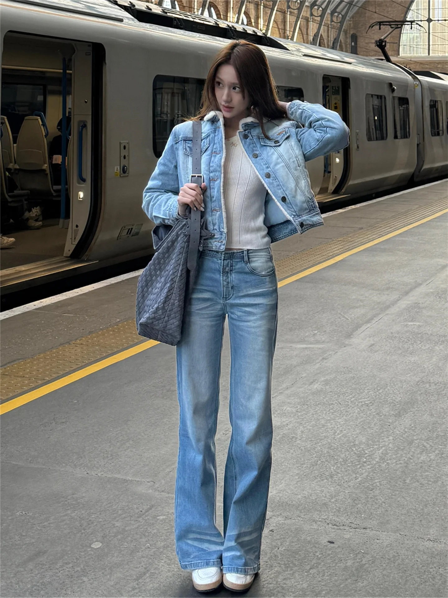 

American Style Light Blue mid Low Waist Flared Jeans Women's Slimming Design Casual Floor-Length Pants Spring Fashion