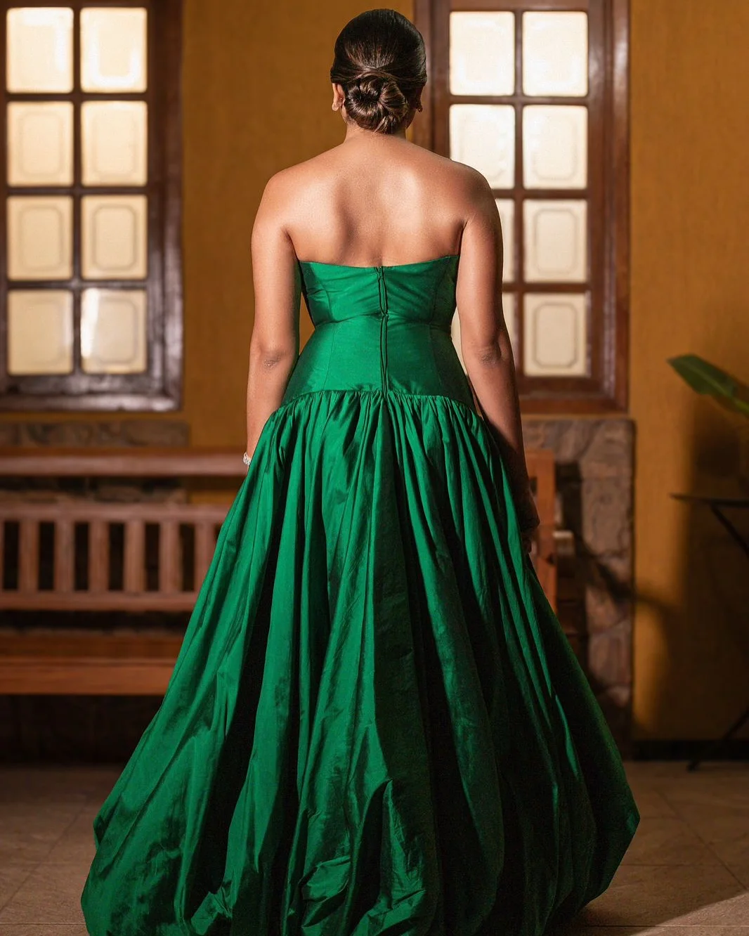 Dostosowane wykwintne satynowe kwiaty 3D suknie wieczorowe Temperament bez rękawów bez ramiączek sukienka koktajlowa rozmiar niestandardowy część