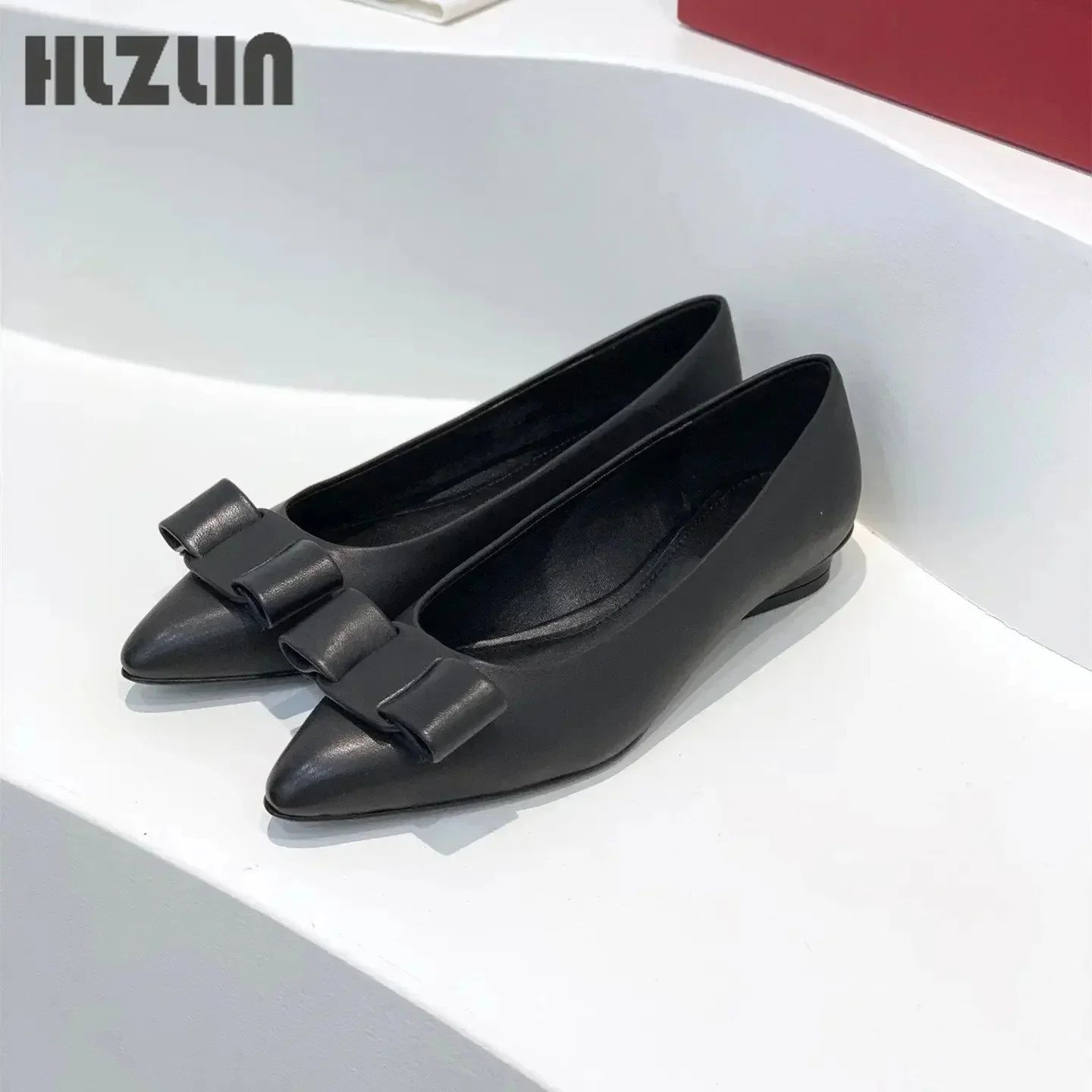 2026 new Women's leather loafers, low-heeled moccasins with bows, light ballet flats spring and autumn view 6
