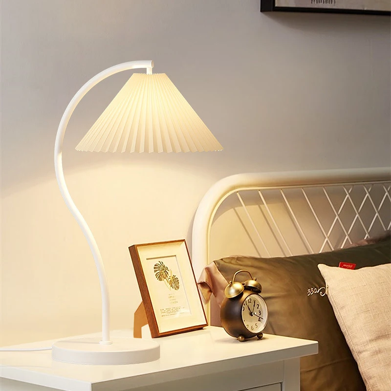 

Table lamp ins wind advanced sense retro atmosphere night light simple pleated living room sofa bedroom bedside lamp