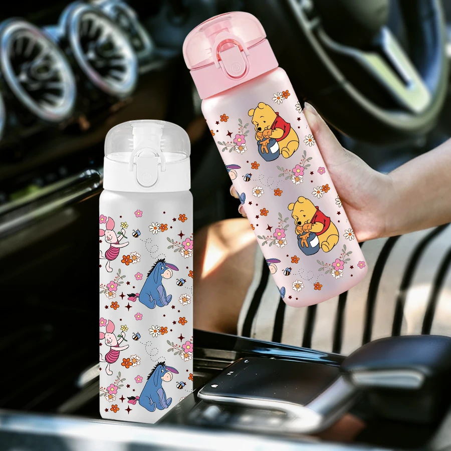 Botella de agua de plástico con patrón de flores de Winnie de Disney, 26oz, taza de agua para deportes al aire libre, regalo de cumpleaños/regreso a casa, 1 ud.
