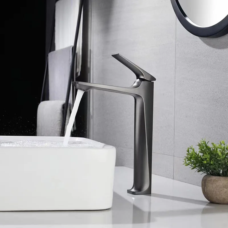 Elegant Design Sitting Basin Faucet Adjustable Temperature Hot And Cold Water Over-The-Counter Washbasin Metal Construction Taps