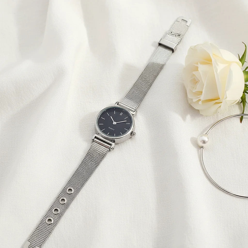 Women Retro Watch Small Round Dial Alloy Case PU Band for Daily Use