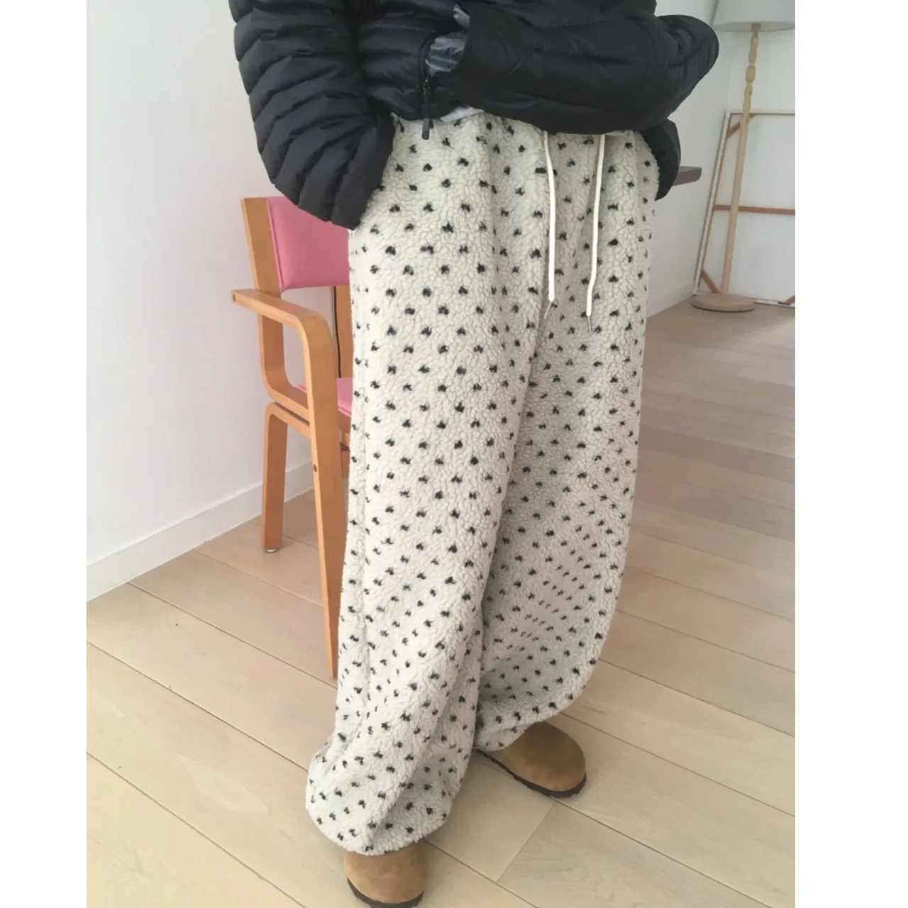 

Стильные повседневные брюки в корейском стиле, осенне-зимние, новые, универсальные, эластичные, с завязками, из искусственного меха ягненка, с эффектом похудения, с манжетами, спортивные штаны