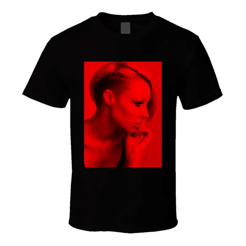 إيما هيويت 2 تي شيرت