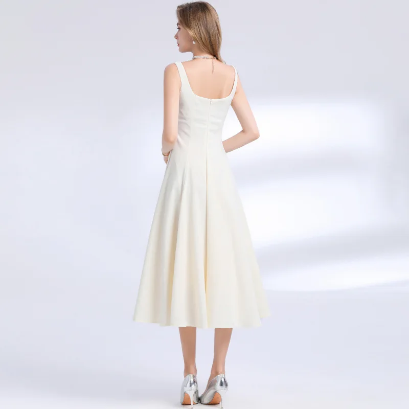 Vestido e adeazante de longitud media sin tirantes, cintura alta, silueta acampanada, tejido de poliéster, sin manga...