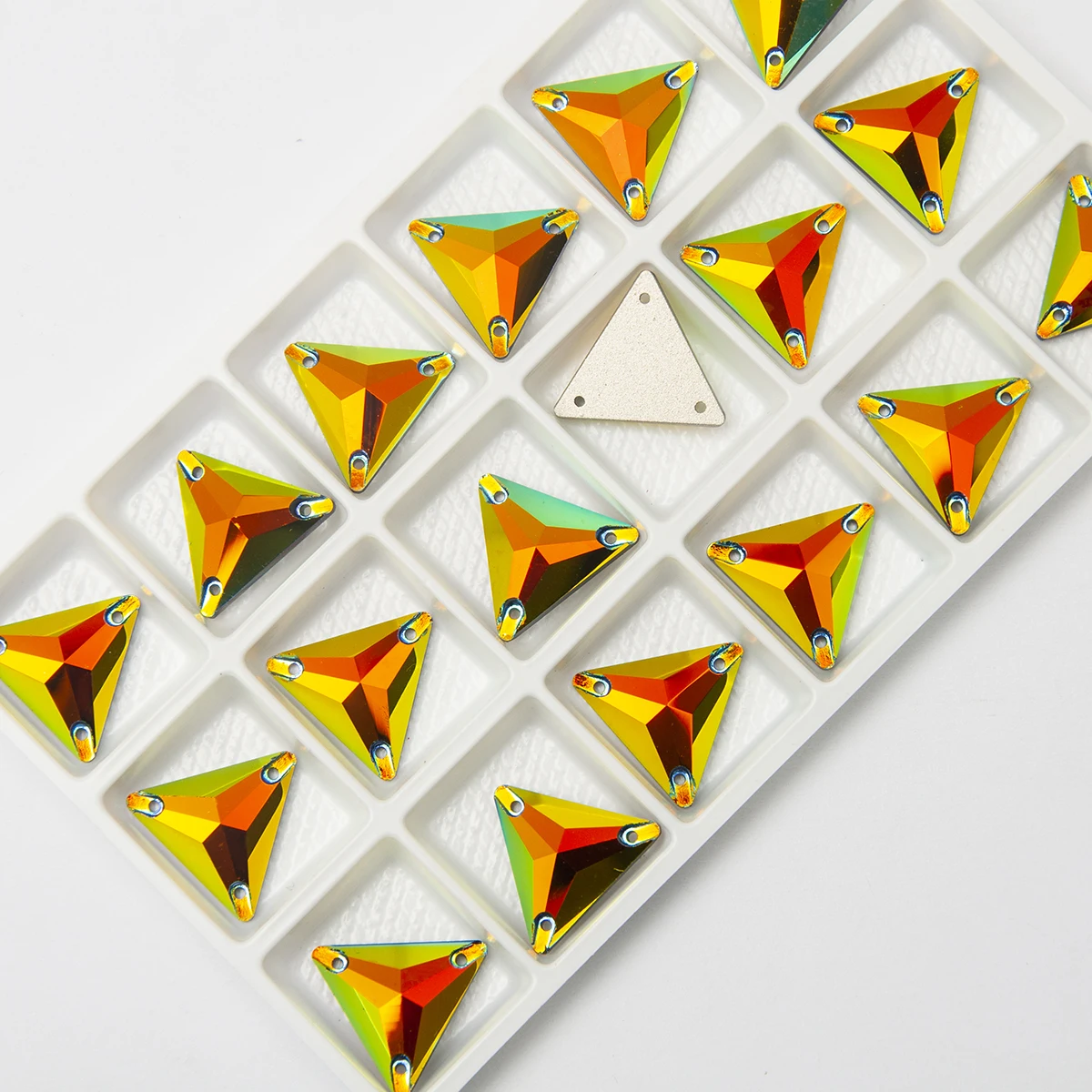 6A Klasse AB Strass Dreieckiger Flachboden-Kristall zum Aufnähen für Kleidungsstücke, Kleider, Modeschmuck-Accessoires – Detail 3