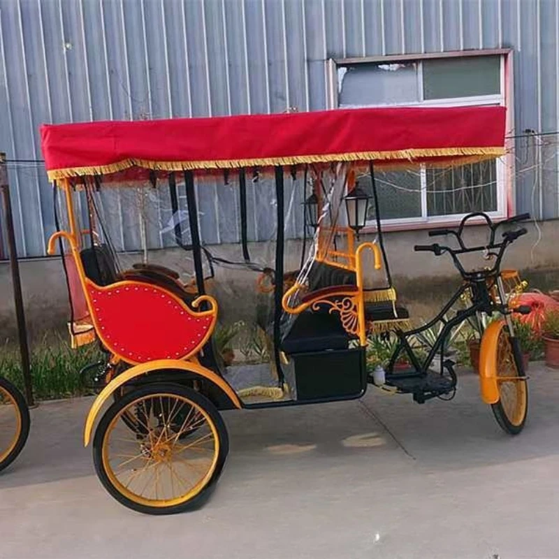 Retro scenic spots pull people three-wheeled rickshaws, electric power pedals, manpower is light and labor-saving