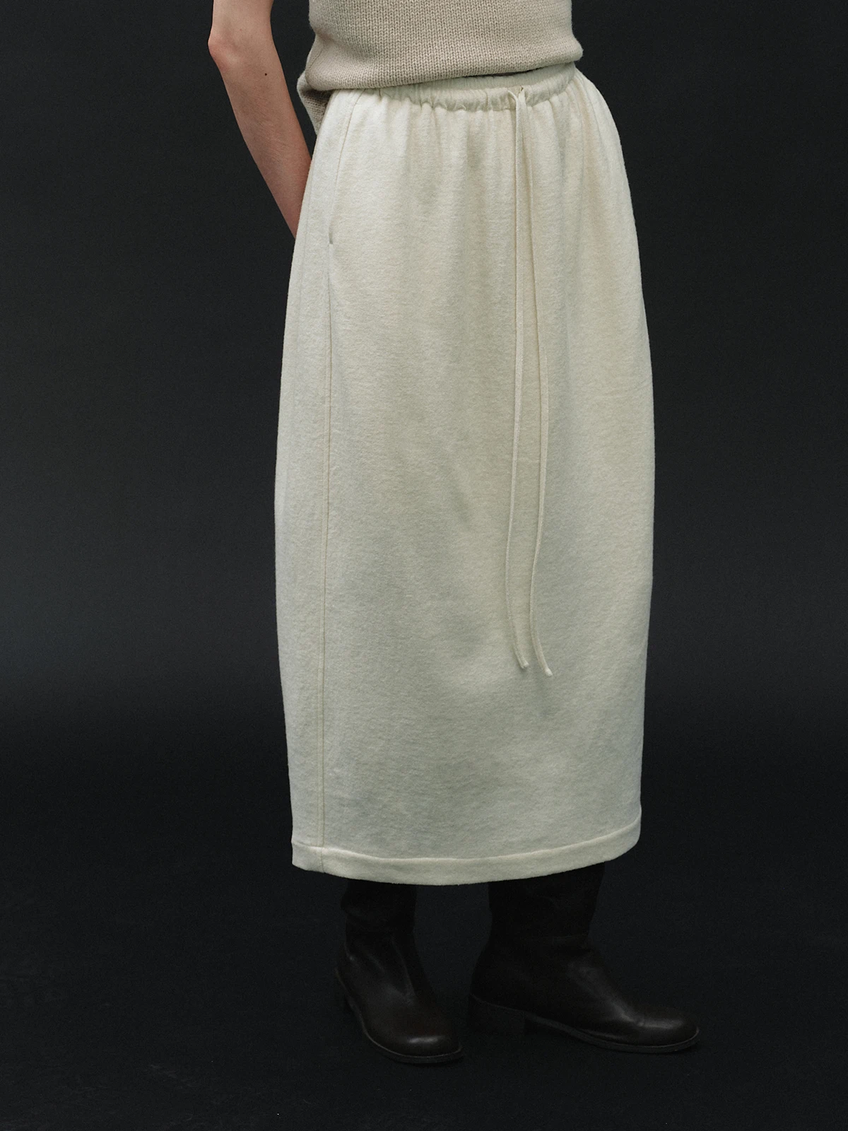 

Ele Woolen Skirt with Dstring Cleanfit High Waist Loose Sle Casual Wear Premium Texture Micro Motroof Design