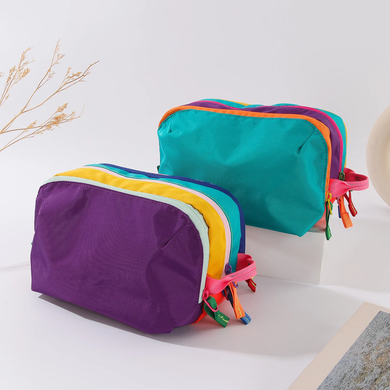Große Kapazität Leichte Kosmetik- und Toilettenartikel-Reisetasche Dopamin-Farbige Reise-Schultertasche Wasserdichte Nylon-Toilettenartikel-Hängetasche – Detail 1