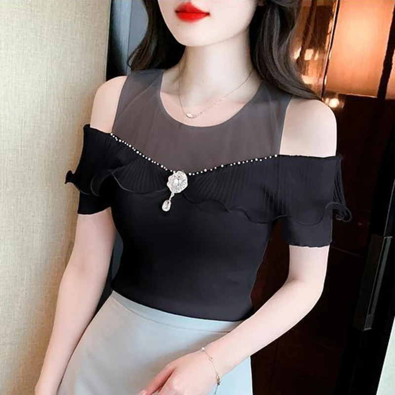 Chemisiers blancs élégants à épaules dénudées pour femmes, mode coréenne Y2k, vêtements Slim à volants, chemises Sexy pour dames, hauts courts décontractés, été 2025