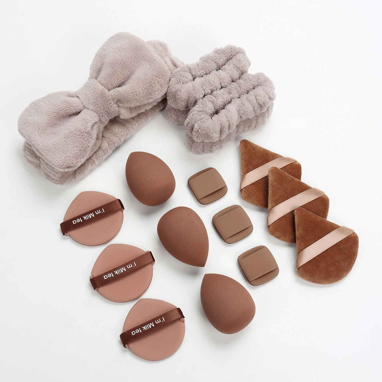 15-częściowy zestaw opasek na głowę z podwójnym paskiem i poduszką powietrzną, składający się z 1 opaski w kształcie motyla oraz 2 opasek na nadgarstki oraz 3 puszek do pudru i A