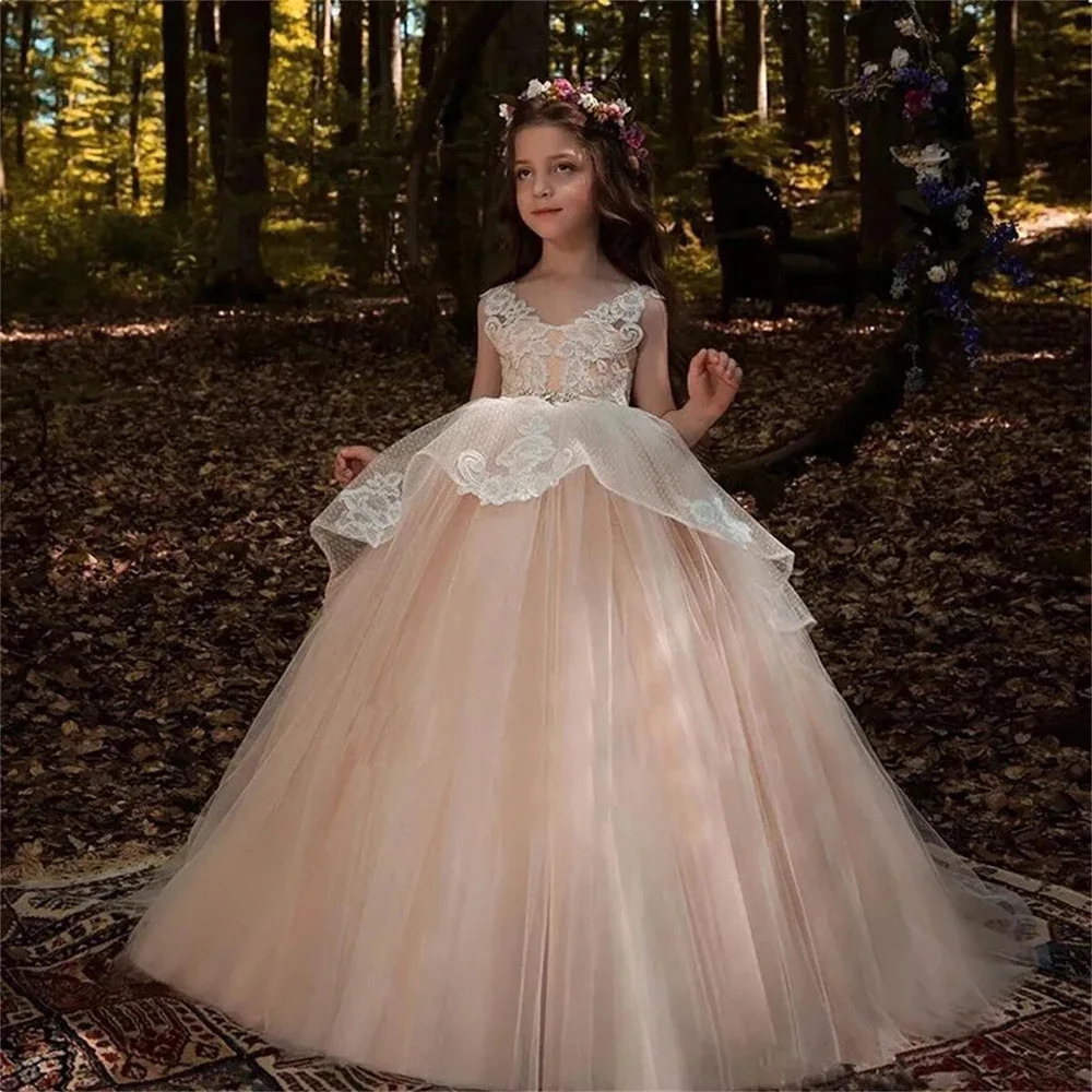 Vestidos elegantes de renda inchada para meninas, flores 3D, vestidos de primeira comunhão, cintas de espaguete, vestido de casamento infantil