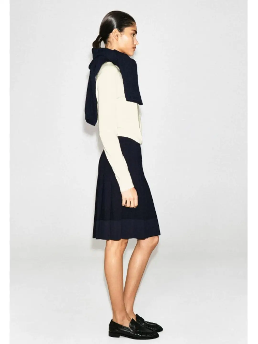 Standard Fit Knitted Short Skirt Autumn Fashion Elegant Versatile mid Waist Short A-Line Skirt for Women Polyester Fiber