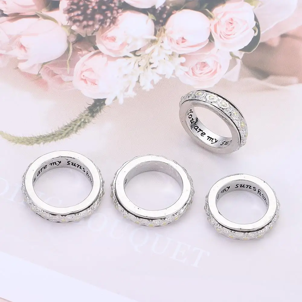 Sweet Daisy Anxiety Rings for Women Girls Anti Stress Fidget Spinner Ring Rotatable Flower Anxiety Relief Ring Vintage Jewelry