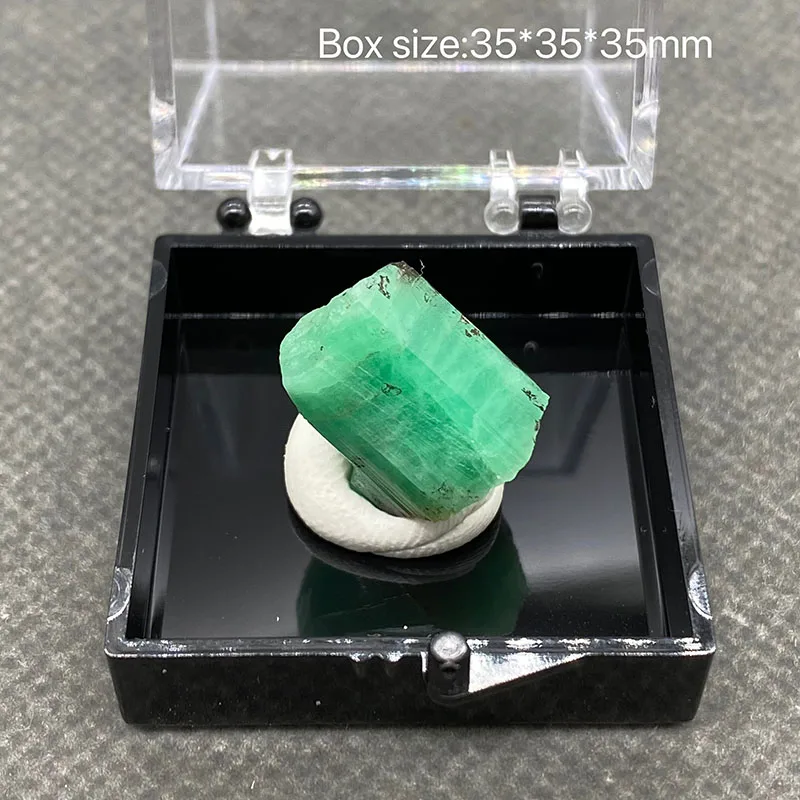 100% Natural green emerald mineral gem-grade crystal specimens stones and crystals quartz crystals +Box 3.5cm