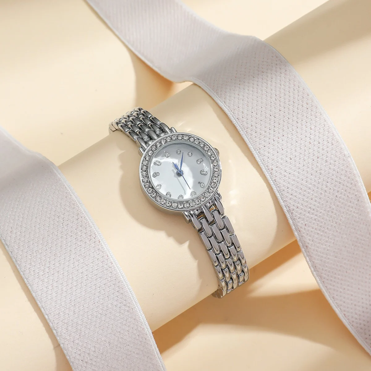 Women's watch new simple, fashionable, niche temperament, versatile steel strap strap, quartz watch can be customized