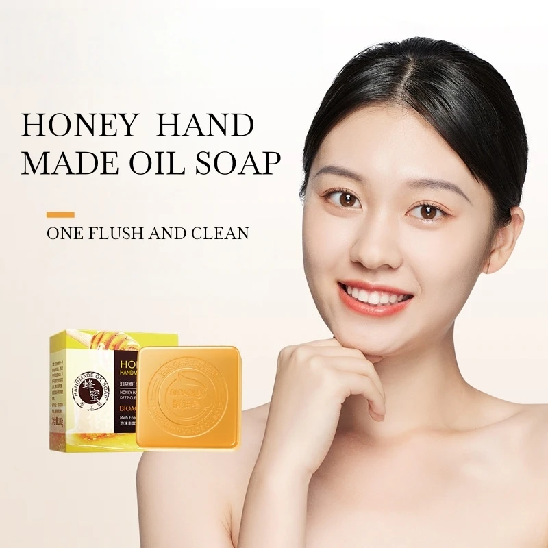 

Мыло с медом и эфирными маслами, 100 г, содержит полезные для кожи ингредиенты, естественно мягкое, очищает и освежает кожу, имеет легкий аромат, очищает лицо, одновременно восполняя увлажнение, повышает сияние кожи, делает кожу чистой и гладкой, обеспечи